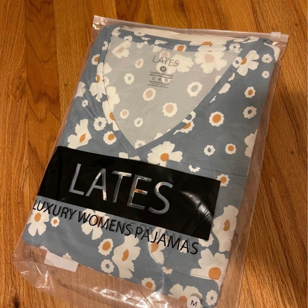 Lates By Kate Short Sleeve Pajamas in Medium